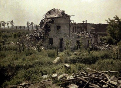 Das Boevre-Farmgebäude in Trümmern, Soissons, Aisne, Frankreich, 1917 von Fernand Cuville